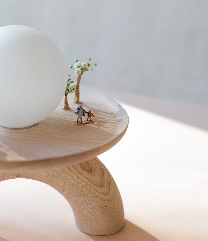 Popy Lampe à poser en Frêne - Mlle Jo2.webp